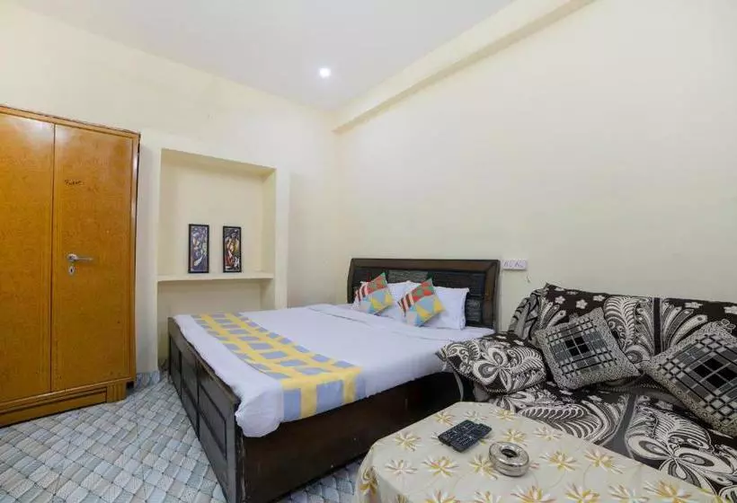 ペンション Oyo Home 75710 Ambika House Rajpur