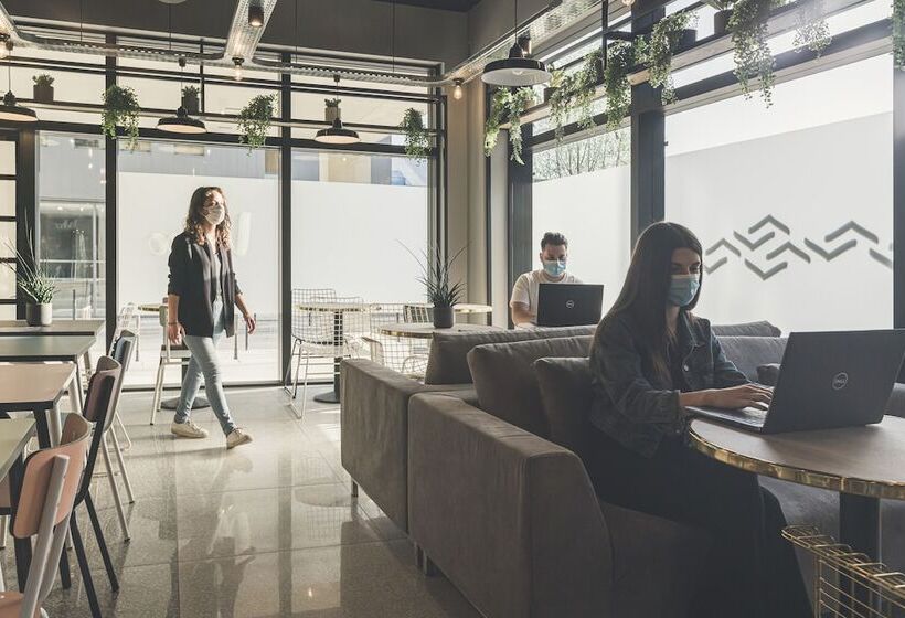 Whoo Bordeaux Bacalan  Hostel