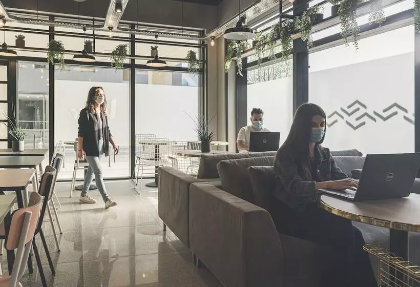 Whoo Bordeaux Bacalan  Hostel