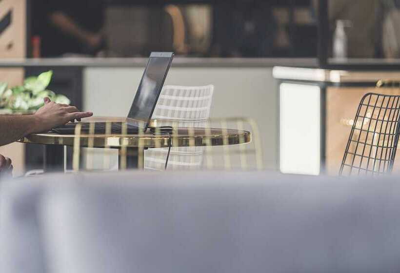 Whoo Bordeaux Bacalan  Hostel