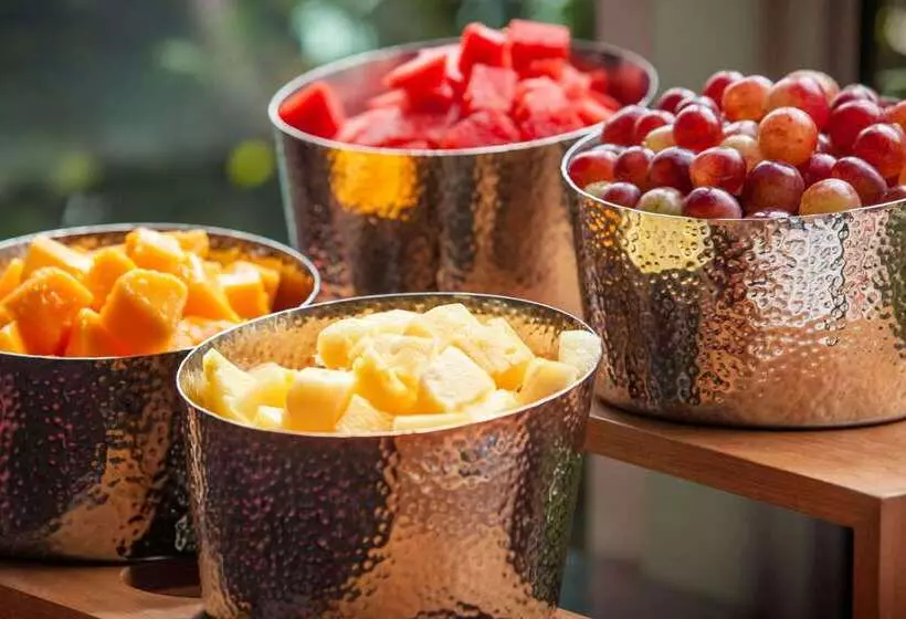 هتل Costa Del Sol Wyndham Lima Airport