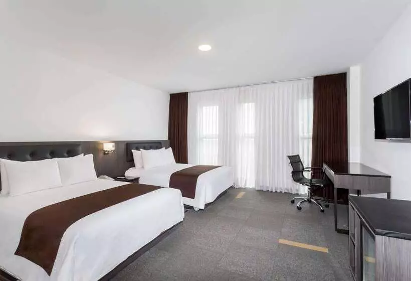 هتل Costa Del Sol Wyndham Lima Airport