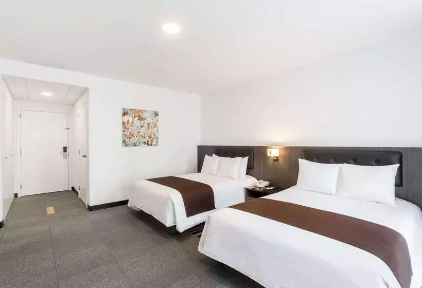 هتل Costa Del Sol Wyndham Lima Airport