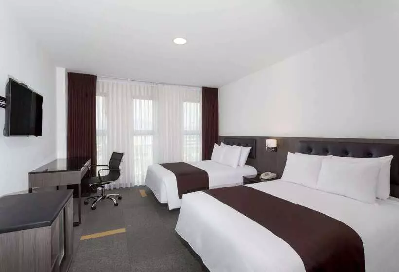 هتل Costa Del Sol Wyndham Lima Airport