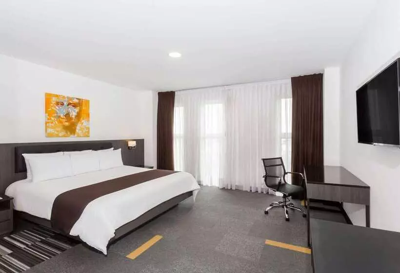 هتل Costa Del Sol Wyndham Lima Airport