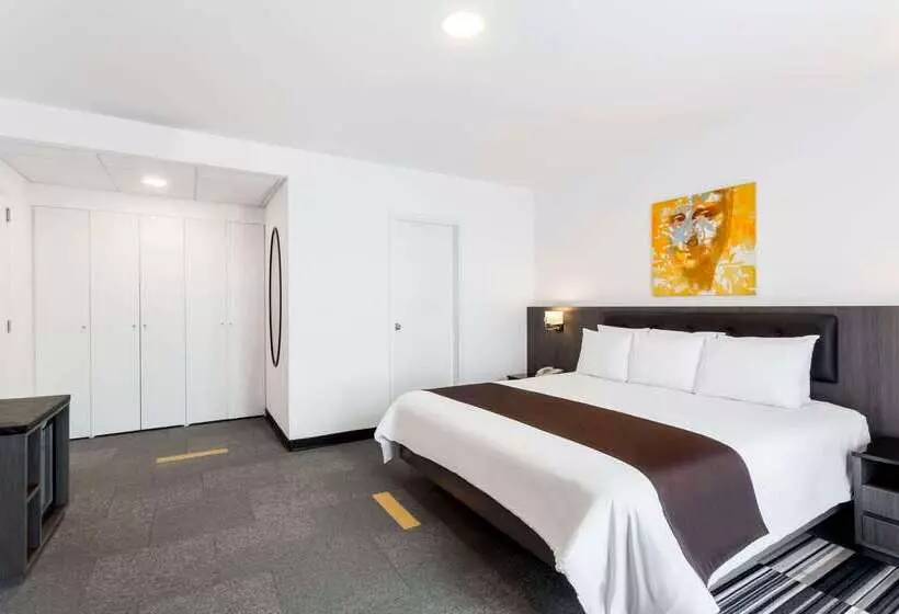 هتل Costa Del Sol Wyndham Lima Airport