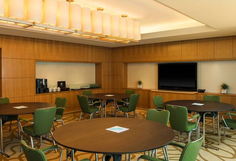 Отель Four Points By Sheraton Sheikh Zayed Road