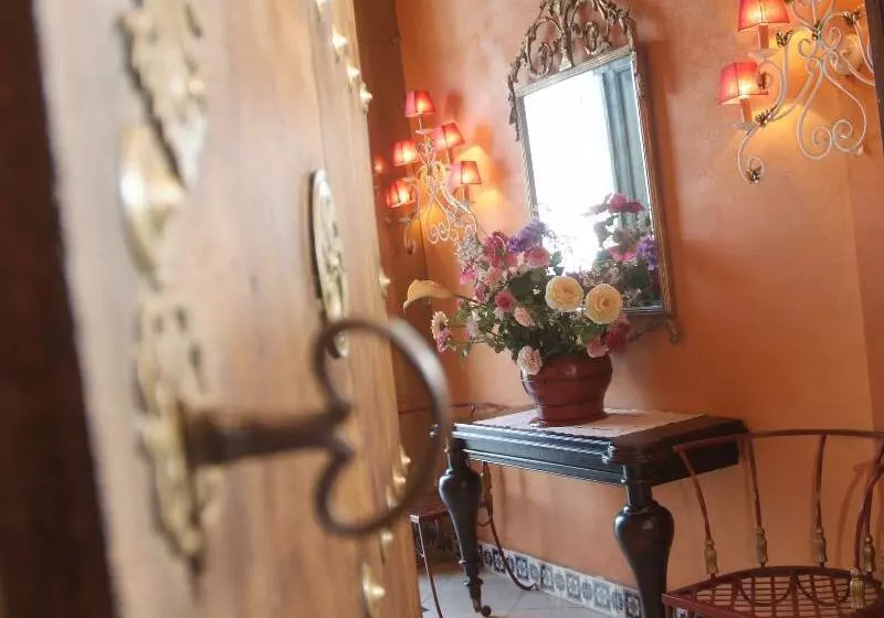 هتل La Casona De Calderon Gastronomic & Boutique