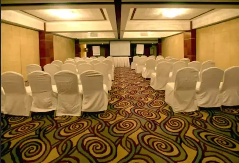 Hotel Peninsula Grand