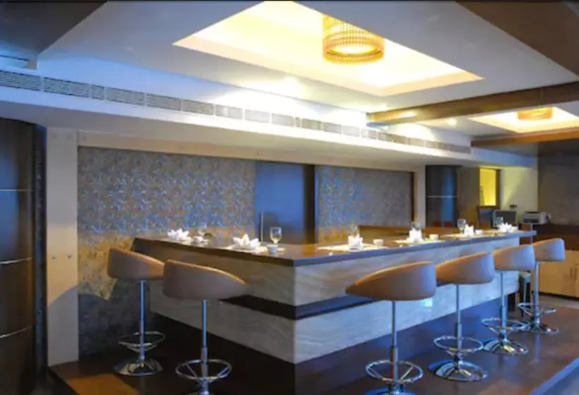 Hotel Peninsula Grand