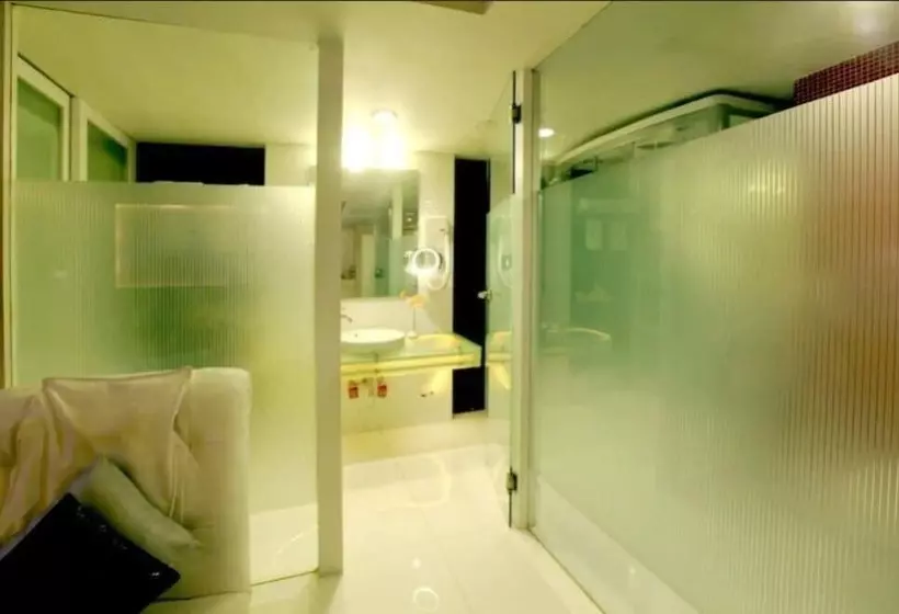 Hotel Peninsula Grand