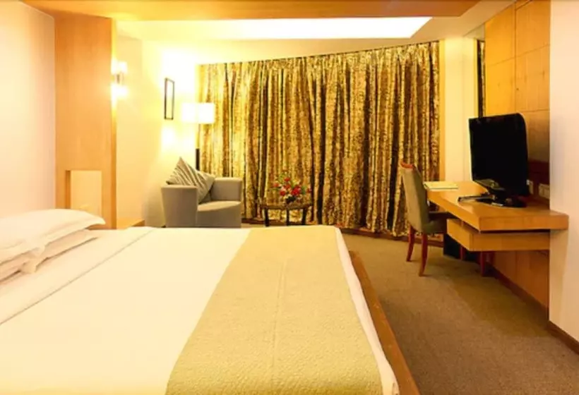 Hotel Peninsula Grand