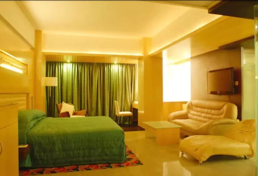 Hotel Peninsula Grand