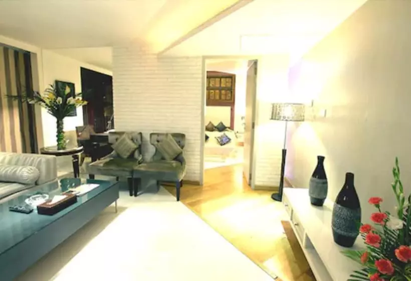 Hotel Peninsula Grand