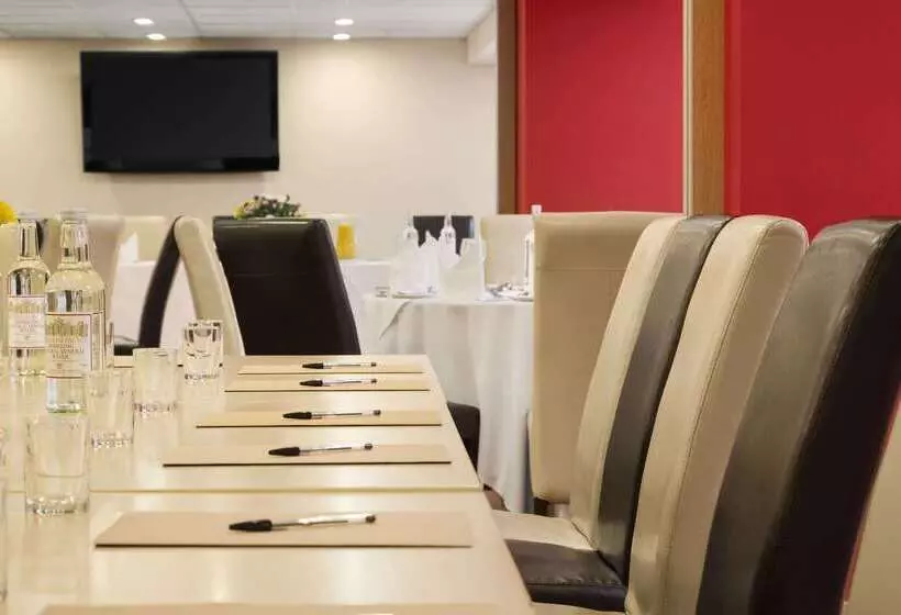 Hotel Ramada By Wyndham Hounslow  Heathrow East