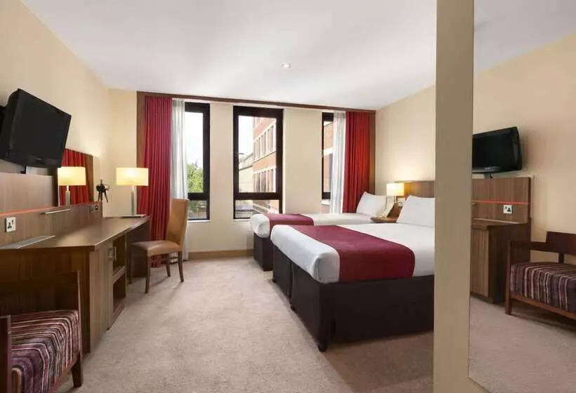 Hotel Ramada By Wyndham Hounslow  Heathrow East
