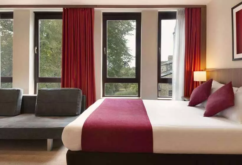 Hotel Ramada By Wyndham Hounslow  Heathrow East