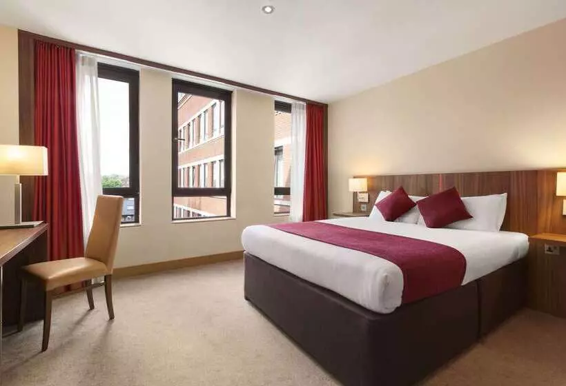 Hotel Ramada By Wyndham Hounslow  Heathrow East