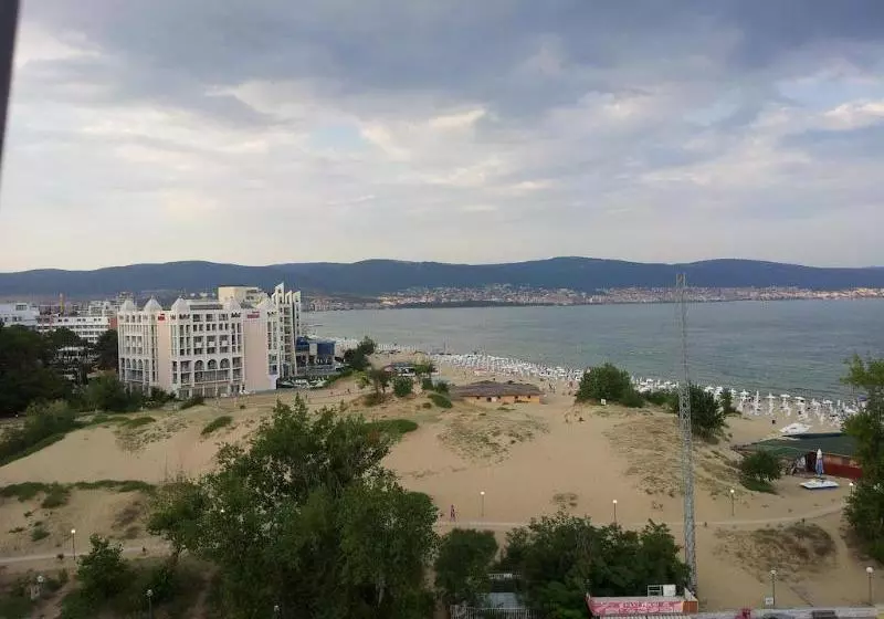 Sunny Dreams Aparthotel