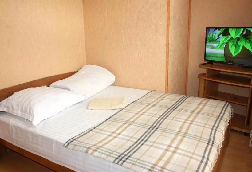 ユースホステル Inn Khlibodarskiy