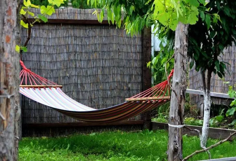 ユースホステル Inn Khlibodarskiy