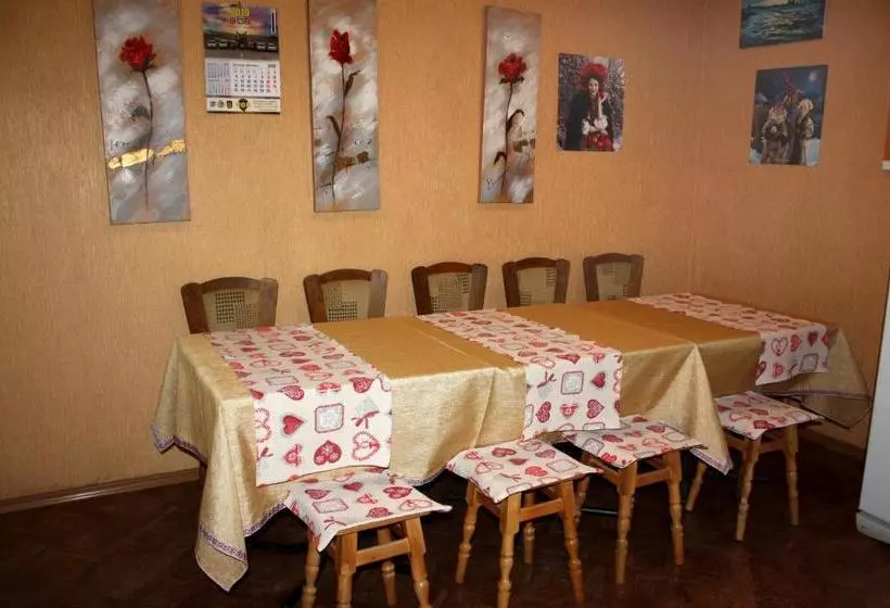 ユースホステル Inn Khlibodarskiy