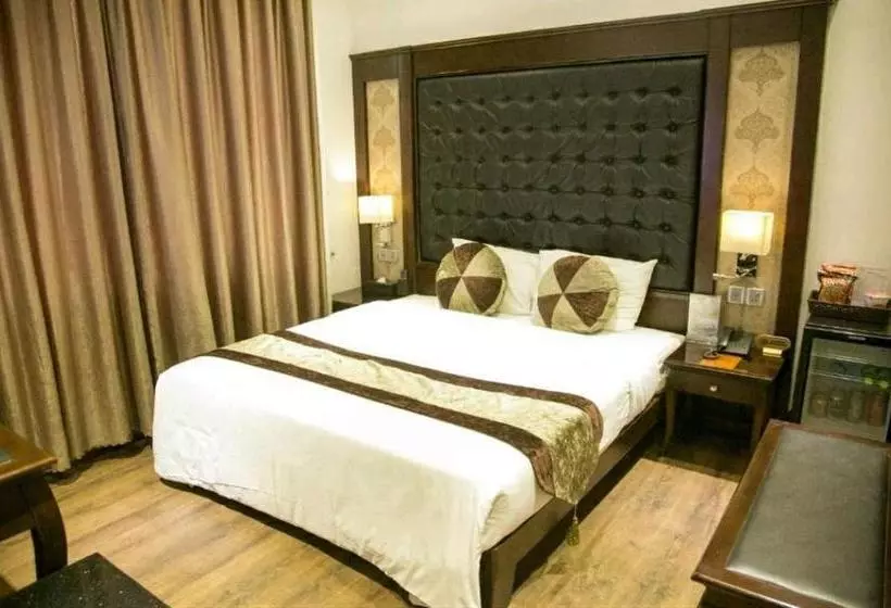 هتل May Hostel