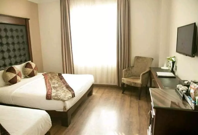 هتل May Hostel