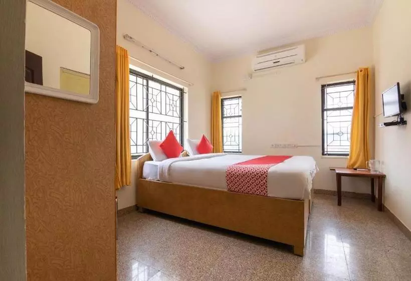 Hotelli Oyo 10242  Shelton Suites