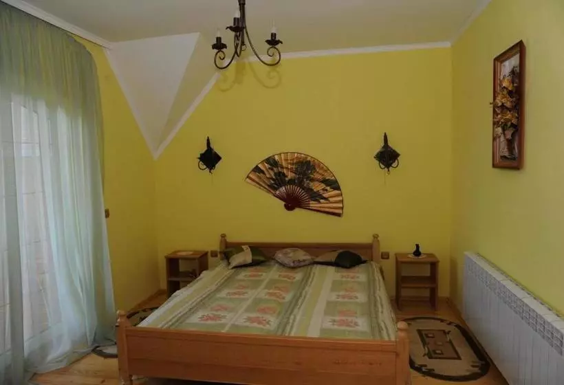 Majatalo Polychko Winehouse