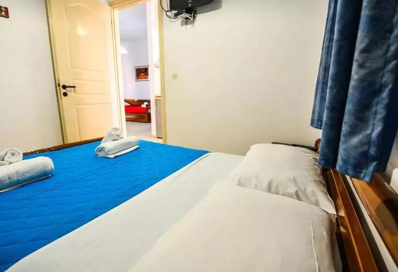 Epavlis Apartments