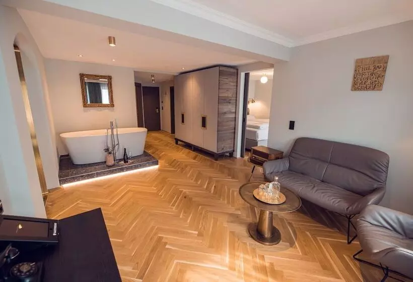 호텔 Alpine Hideaway Zillertalerhof   4 Sterne Superior