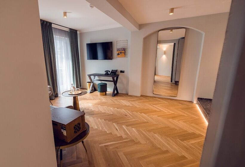 فندق Alpine Hideaway Zillertalerhof   4 Sterne Superior