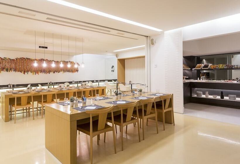 هتل Denit Barcelona