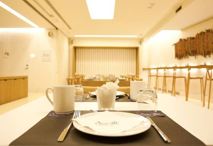 هتل Denit Barcelona