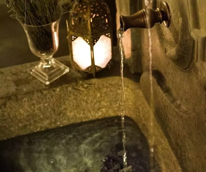 Gar Anat Hotel Boutique