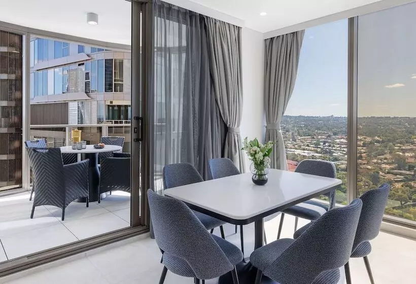 ホテル Meriton Suites George Street, Parramatta