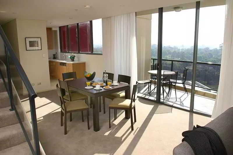 ホテル Meriton Suites George Street, Parramatta