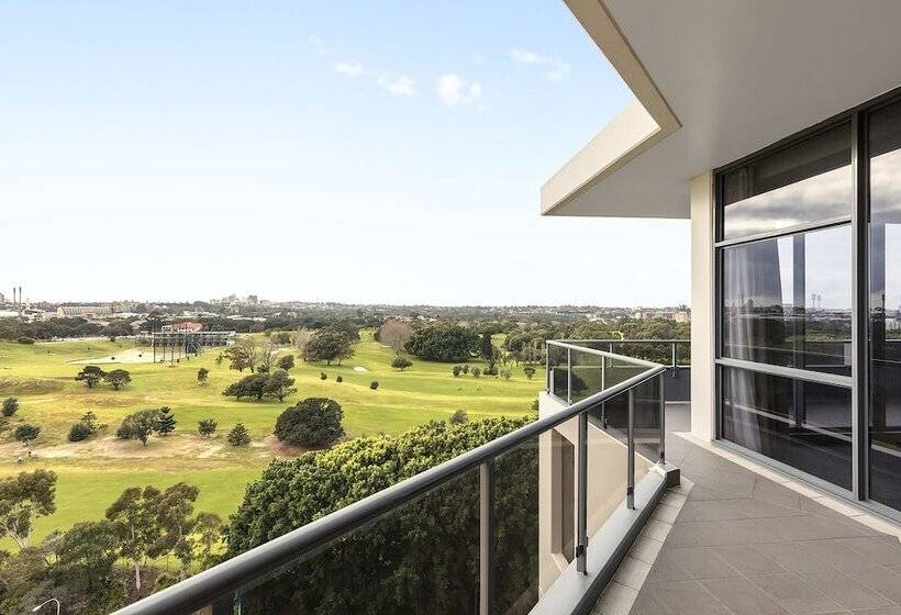 בית מלון כפרי Meriton Suites Waterloo