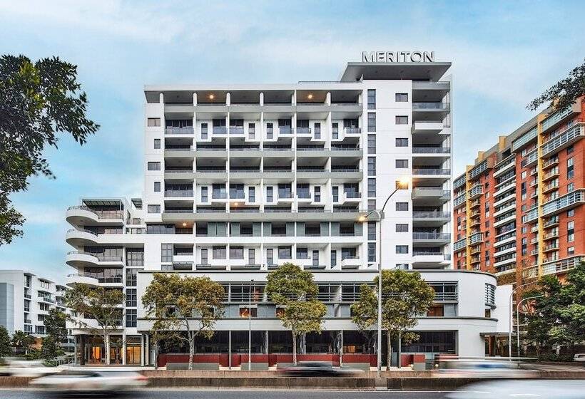 בית מלון כפרי Meriton Suites Waterloo