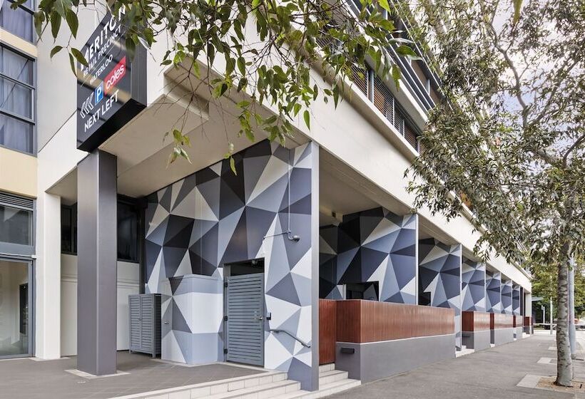 בית מלון כפרי Meriton Suites Waterloo