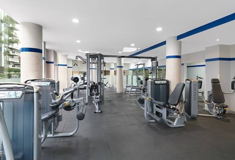 בית מלון כפרי Meriton Suites Waterloo