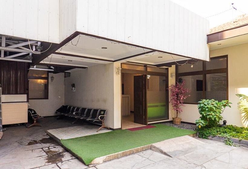 פנסיון Reddoorz Near Alun Alun Bandung 2