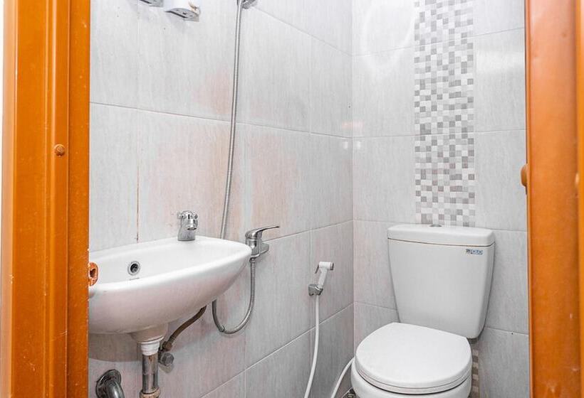 פנסיון Reddoorz Near Alun Alun Bandung 2