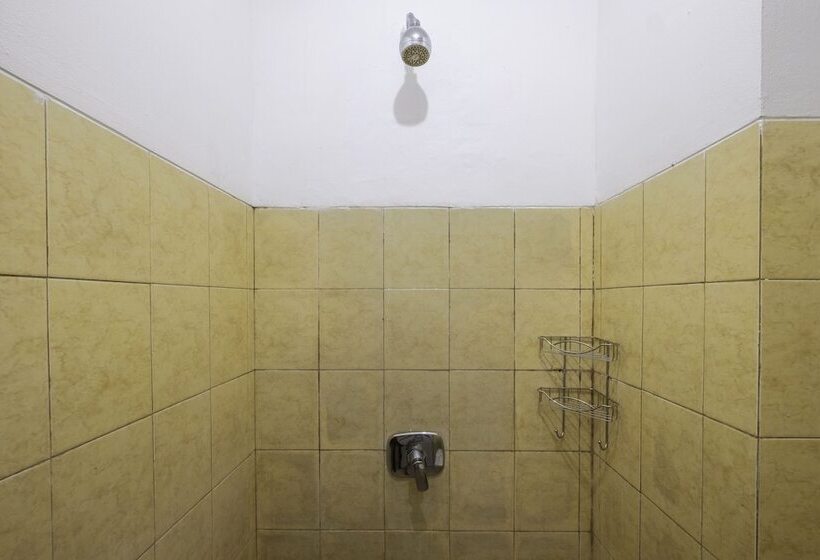 Hotell Oyo 1568 Stasiun Ka Cirebon Guest House