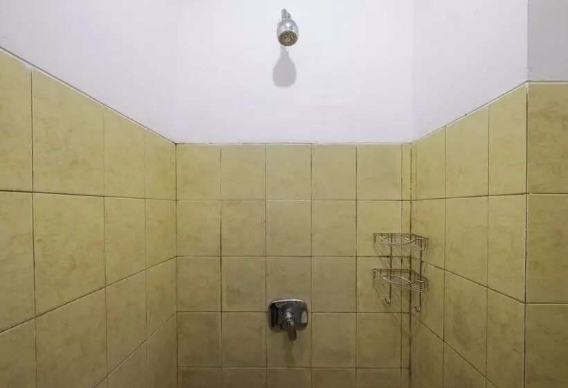 ホテル Oyo 1568 Stasiun Ka Cirebon Guest House