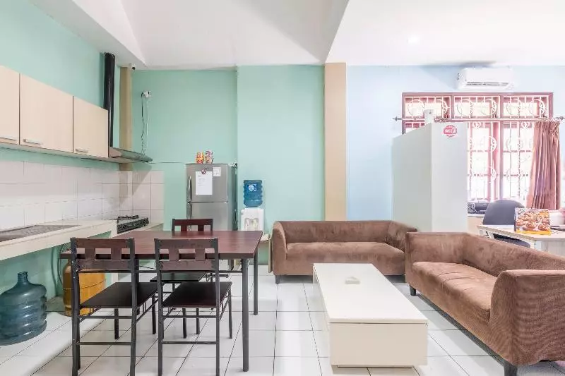 ホテル Oyo 1568 Stasiun Ka Cirebon Guest House