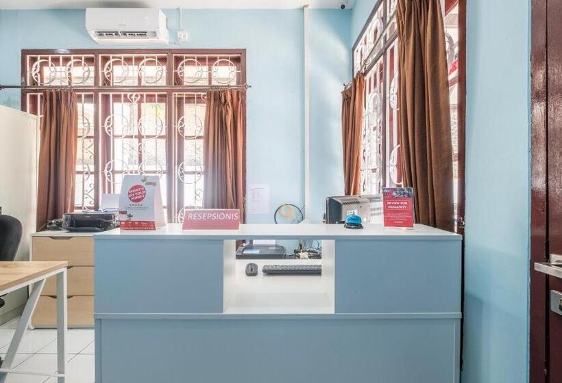 Hotell Oyo 1568 Stasiun Ka Cirebon Guest House