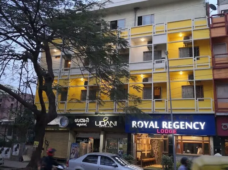ホテル Royal Regency Lodge
