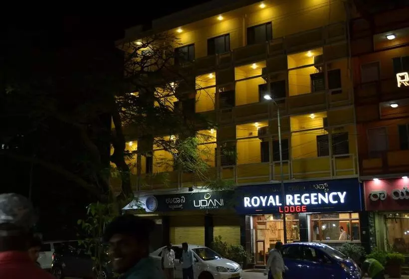 ホテル Royal Regency Lodge